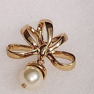 Nolan Miller Goldtone Pearl/Faux Pearl Pendant